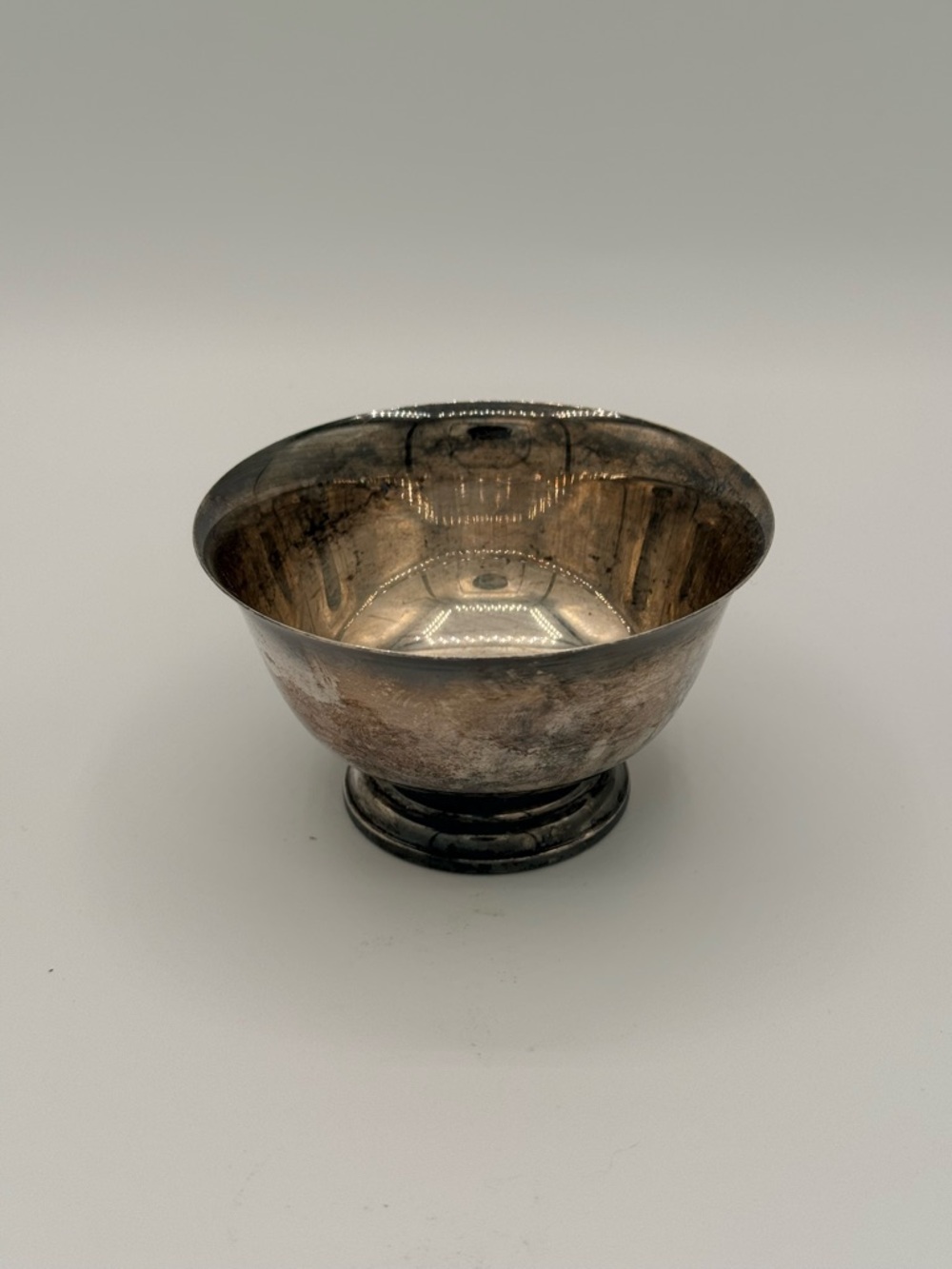 A silver-plated Paul Revere Reproduction small pedestal trinket bowl.